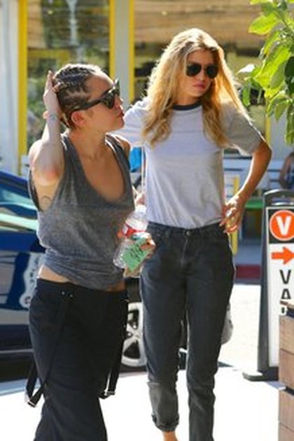 Miley Cyrus et Stella Maxwell