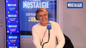 "C'est la vie qui gagne" : Julien Clerc dévoile un nouveau titre bouleversant "Les Parvis"