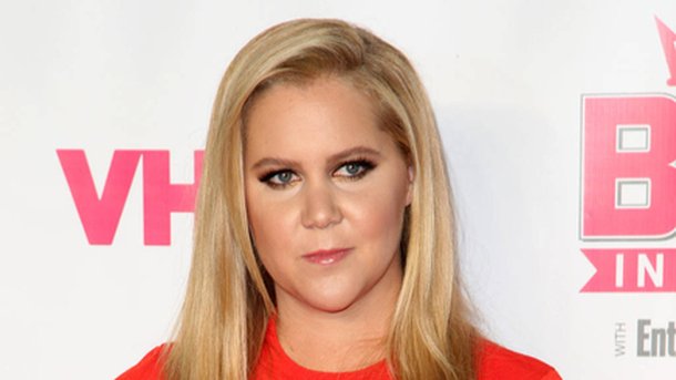Amy Schumer : seins nus pour le calendrier Pirelli 2016