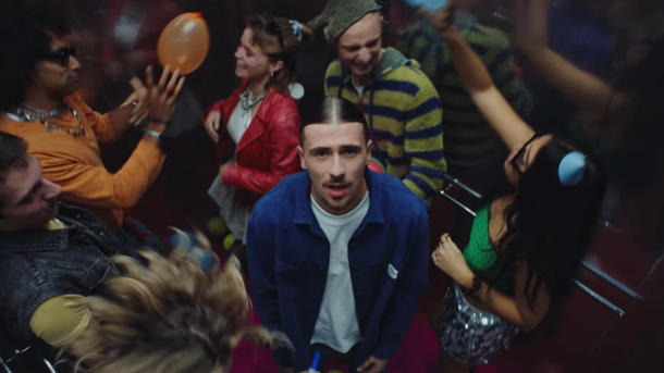 "Il m’a bouleversé" : Pierre Garnier affole les internautes avec le clip du hit "L’horizon"