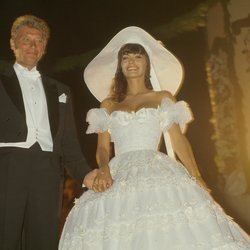 Johnny Hallyday et Adeline blondi eau 