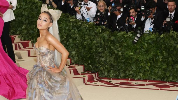 Ariana Grande rend hommage aux victimes de Manchester avec «Get Well Soon»