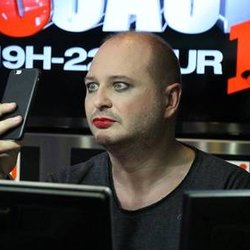 Lundi 9 Mars 2015 Cauet fête la journée de la femme