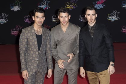 Jonas Brothers - Montée des Marches NRJ Music Awards 2019