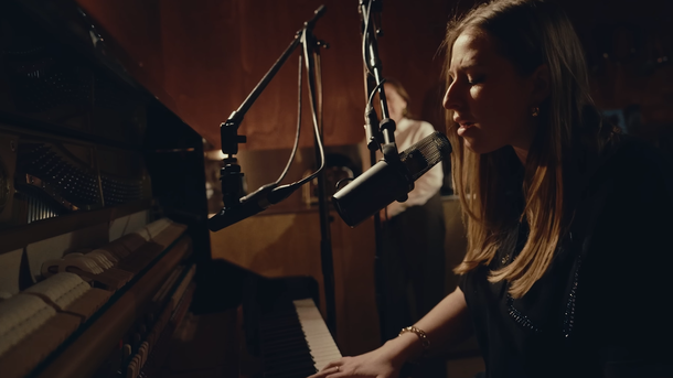 Helena (« Star Academy ») sort un clip tout en douceur pour son titre « Aimée pour de vrai »