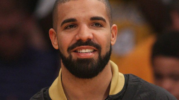 Drake: il offre 10.000 dollars et des baskets de luxe à ses amis pour Noël!