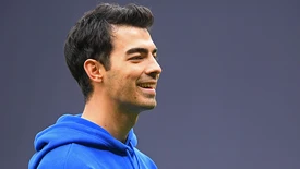 Joe Jonas papa: il change complètement de look!