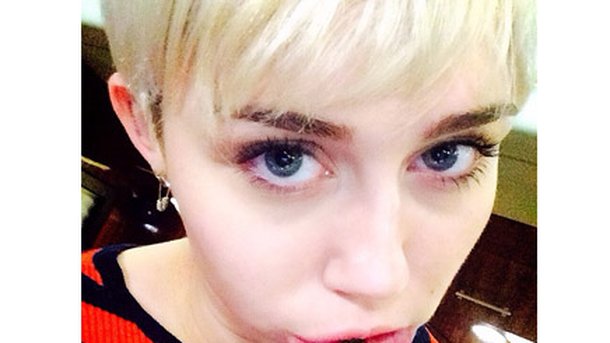 Miley Cyrus : un tatouage sur la lèvre !