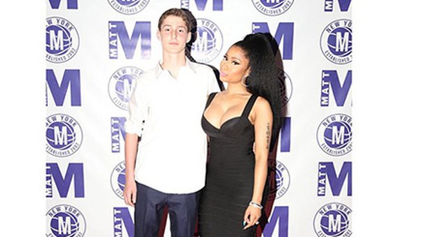 Nicki Minaj : apparition surprise à la Bar Mitzvah d'un fan!