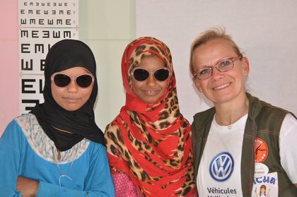 La caravane ATOL lors du Rallye Aïcha des Gazelles du Maroc