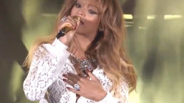Beyoncé : petit problème vestimentaire sur scène!