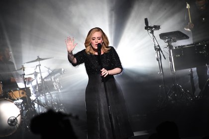 Adele sur scène - NRJ Music Awards 2015