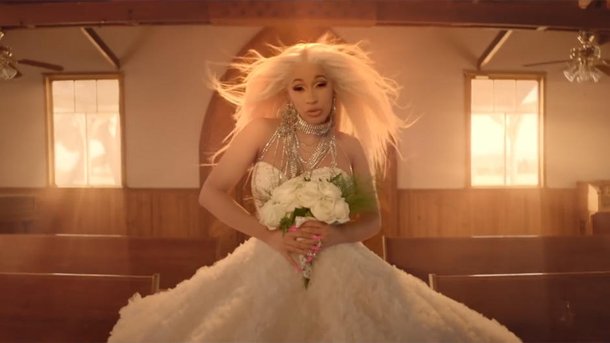Cardi B se trouve «trop mince» depuis son accouchement