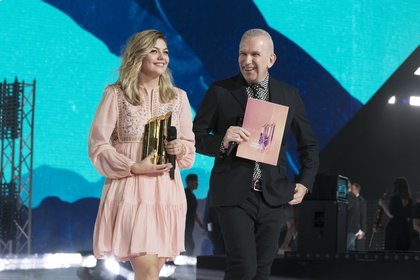 Louane et Jean-Paul Gaultier - NRJ Music Awards 2017