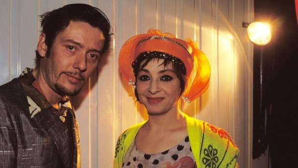 Ces artistes qui ont démarré leur carrière à chanter dans les bars