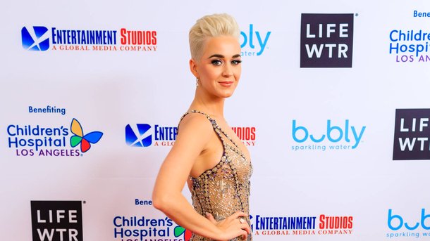 Katy Perry avoue ne plus être célibataire