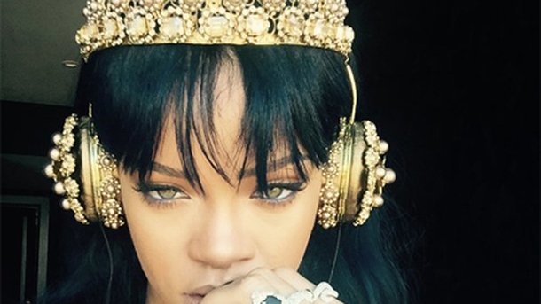 Rihanna : découvrez le prix hallucinant de son casque audio!