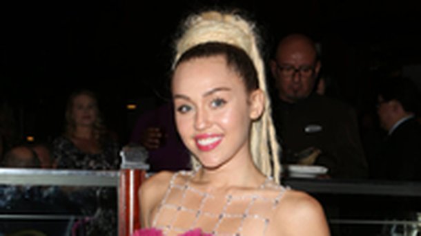 Miley Cyrus fait sa fête à Bruno Mars