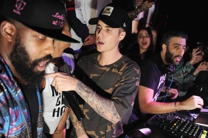Justin Bieber dans un club de Miami