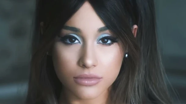 Ariana Grande, Social House - boyfriend