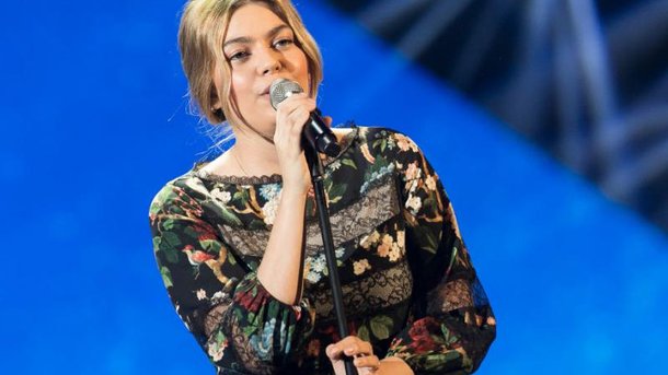 Louane : une as des reprises en 5 exemples