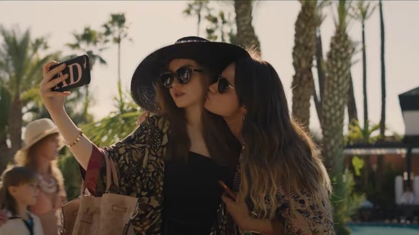 Les infos du Réveil Chérie : La série “Inventing Anna” bat tous les records sur Netflix !