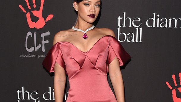 Rihanna : découvrez sa danse de Thanksgiving!