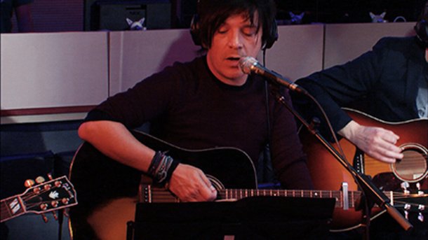Indochine chante "Un été français" en acoustique