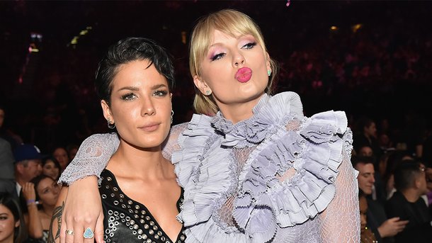 Halsey reprend «Lover» de Taylor Swift et veut collaborer avec elle!