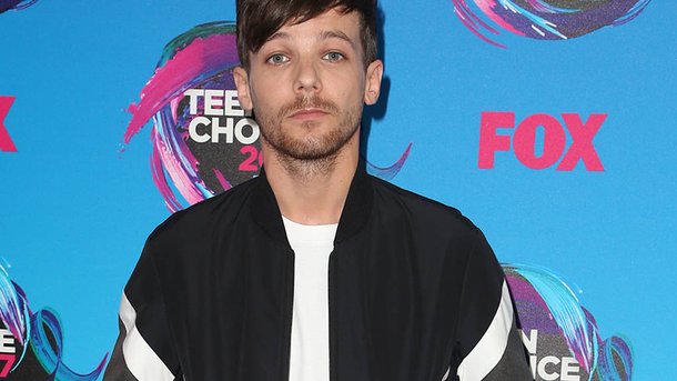 Louis Tomlinson change de coupe!