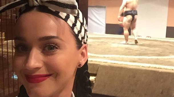 Katy Perry joue les touristes au japon!
