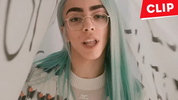 Bilal Hassani répond à ses détracteurs dans son nouveau clip «Jaloux»