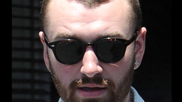 Sam Smith: sérieux et libre en couverture de L’Uomo Vogue!