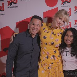 Taylor Swift dans l'émission C'Cauet sur NRJ