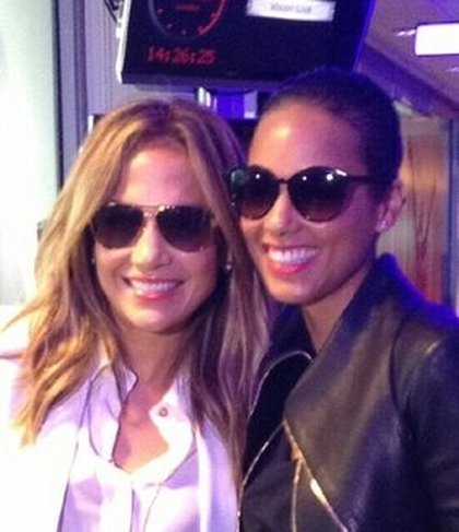 Jennifer Lopez : Moi et my girl @aliciakeys ... On se voit plus tard mama au O2!!!!!! #songbird #liveitup