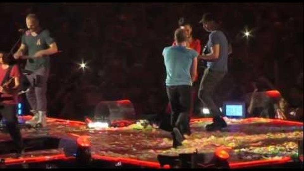 Rihanna et Coldplay : le live de "Princess of China" au Stade de France
