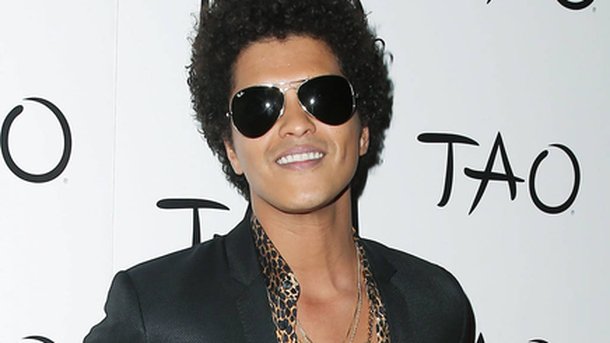 Bruno Mars et Mark Ronson sont disque de diamant avec «Uptown Funk»!