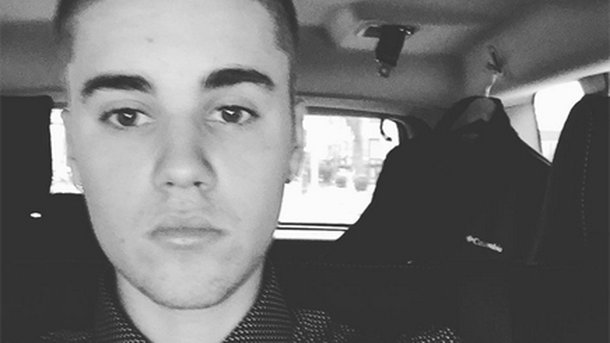 Justin Bieber pose avec un tigre aux fiançailles de son père!