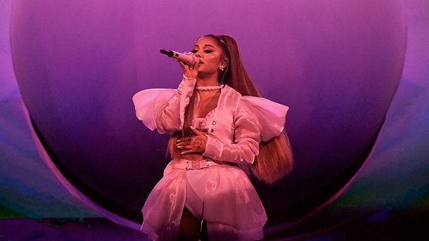 Ariana Grande réagit à son sosie: «C’est vraiment bizarre!»