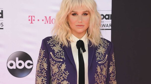Kesha se sent mieux à 30 ans