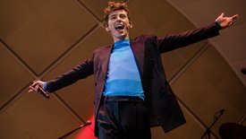 Troye Sivan annonce avoir écrit une nouvelle chanson