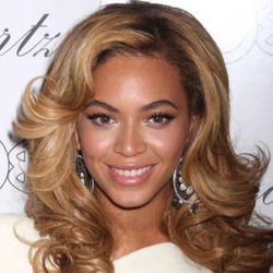 Beyoncé Knowles maquillage graphique 