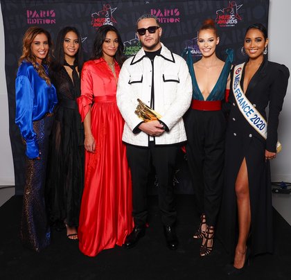 DJ Snake avec les Miss France - Photocall NRJ Music Awards Paris Edition