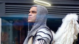 Les clips les plus fous de la carrière de Robbie Williams