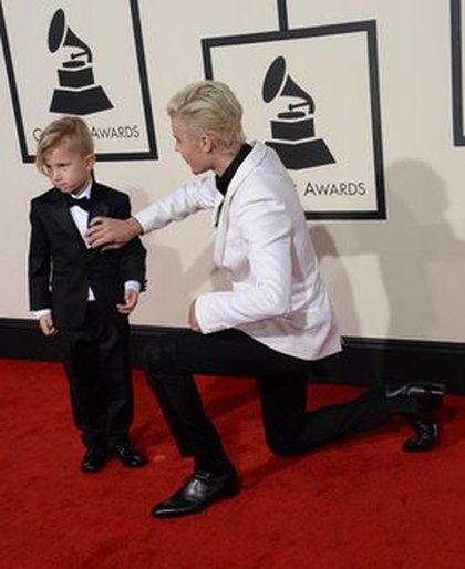 Justin Bieber et son frère  sur le tapis rouge des Grammy Awards 2016