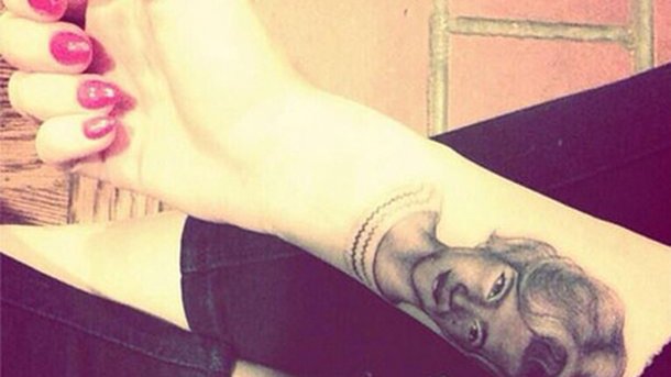 Miley Cyrus : un tatouage en hommage à sa grand-mère