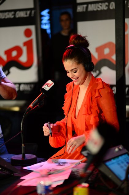 Selena Gomez à Paris chez Cauet