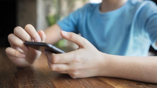 Les infos du Réveil Chérie : A 18 ans, il lance une appli pour vous faire faire des économies !
