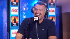 Elie Semoun pose une question à Arnaud Ducret