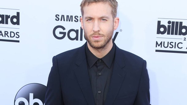 Calvin Harris : célibataire et heureux, il s'éclate avec l'ex de Demi Lovato!